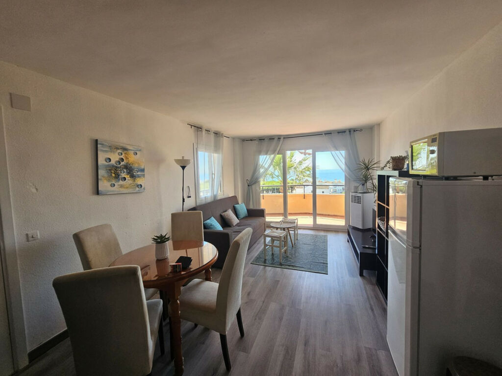 Middle Floor Apartment Calypso Málaga - image 12