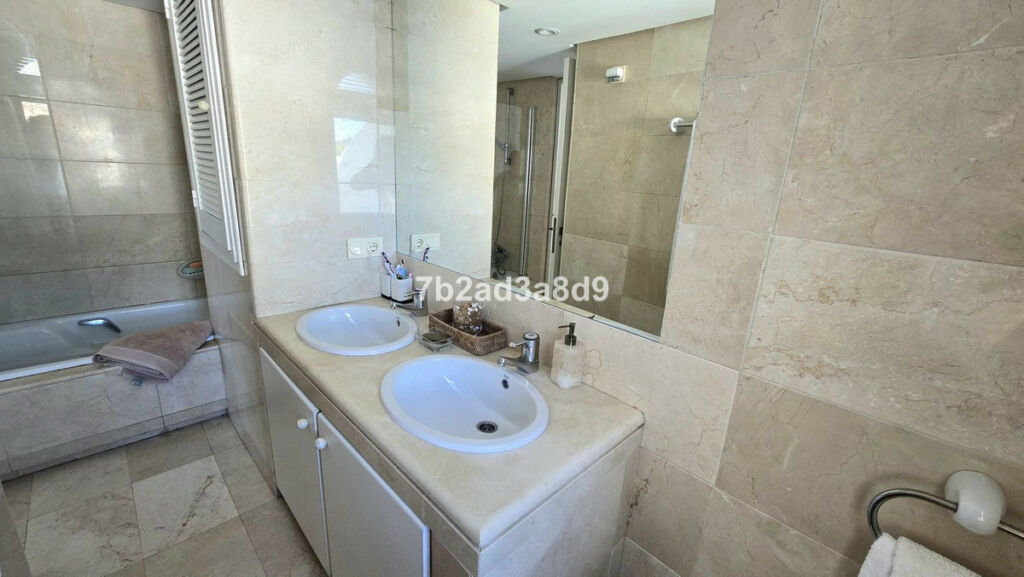 Townhouse New Golden Mile Málaga - image 12