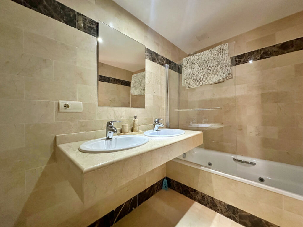 Semi-Detached House Benahavís Málaga - image 12