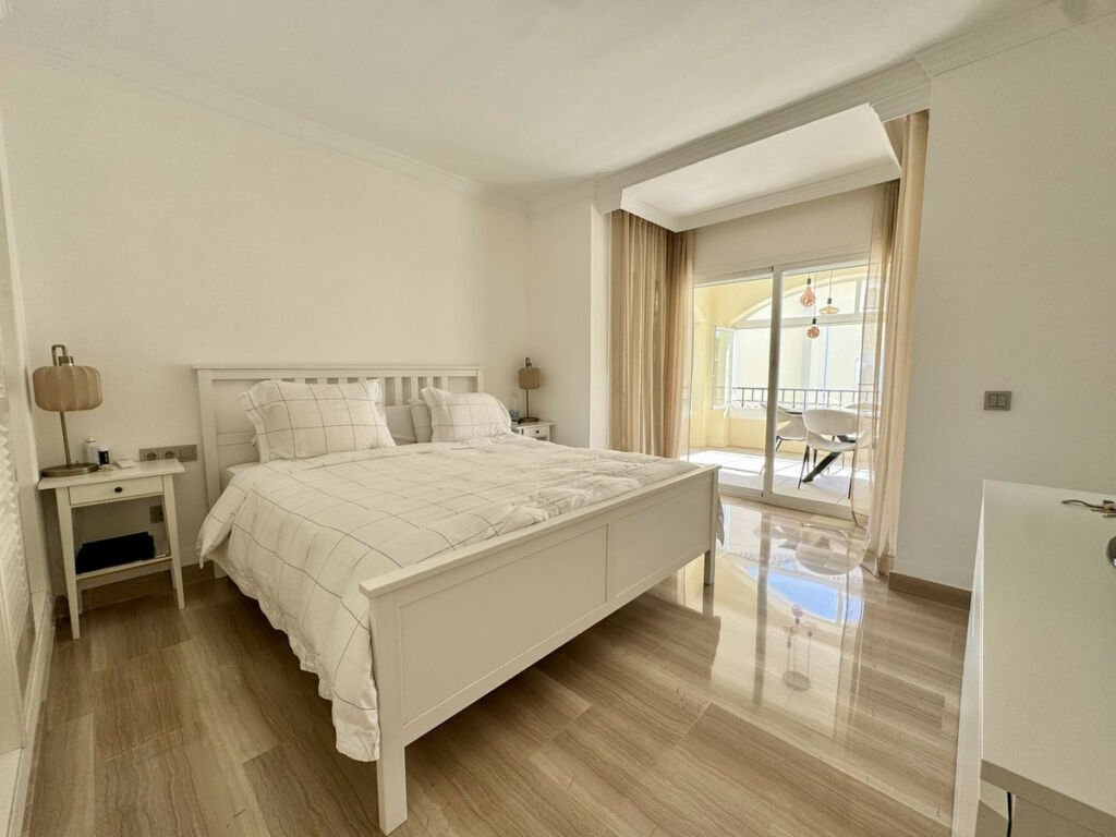 Middle Floor Apartment Elviria Málaga - image 12