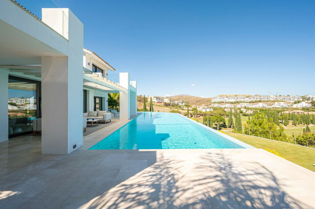 Detached Villa Los Flamingos Málaga - image 11