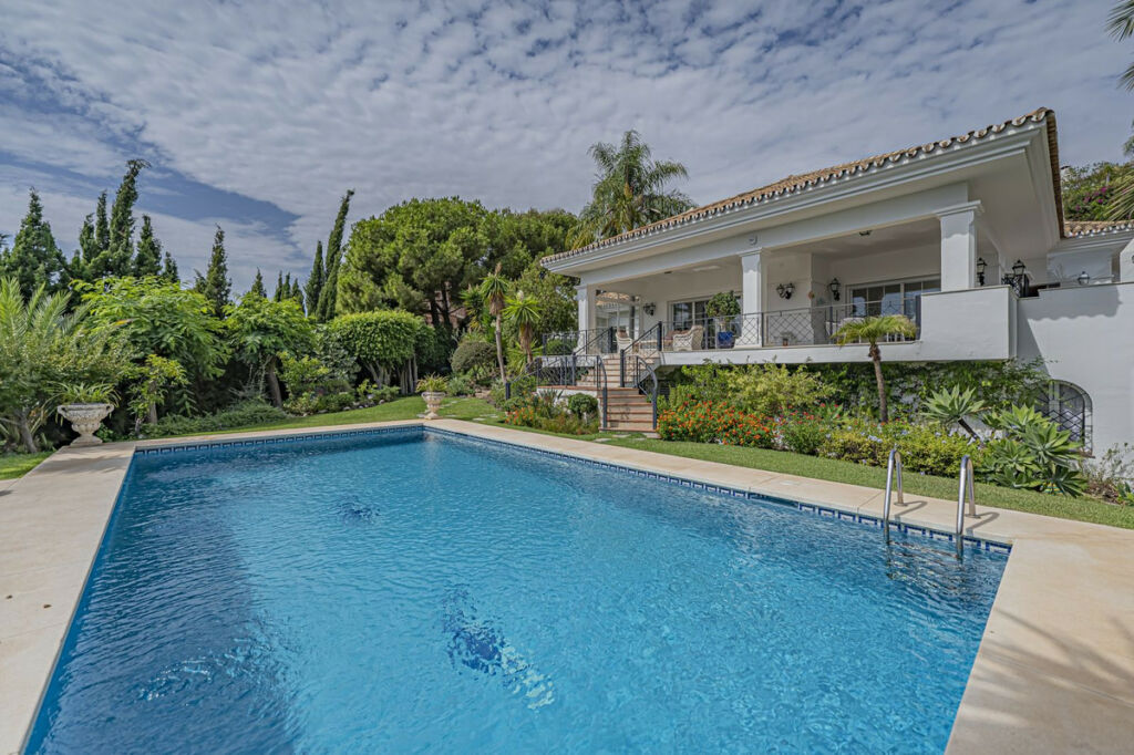 Detached Villa El Paraiso Málaga - image 12