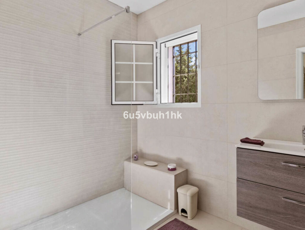 Townhouse El Paraiso Málaga - image 12