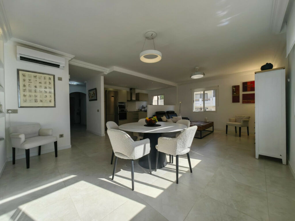 Middle Floor Apartment Estepona Málaga - image 12