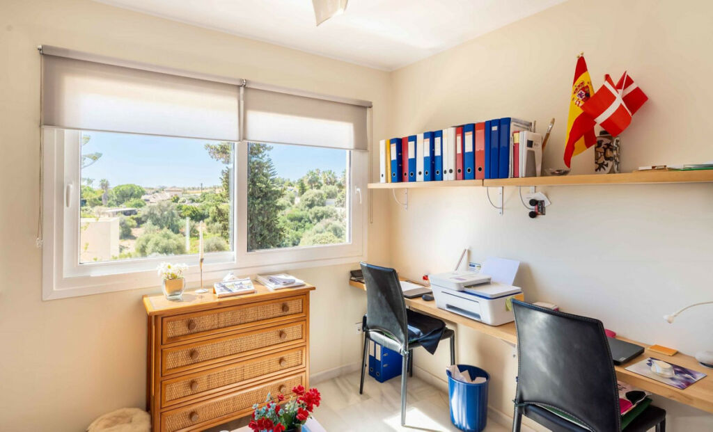 Penthouse Sierrezuela Málaga - image 12