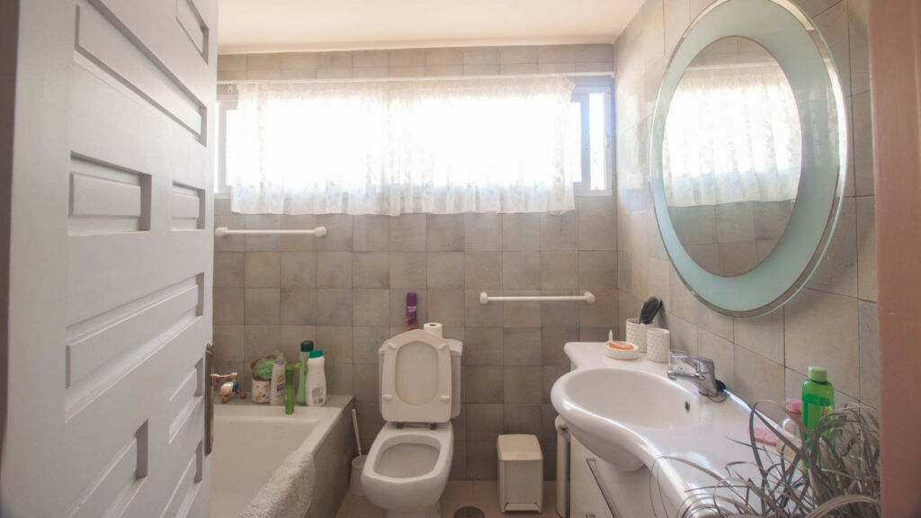 Detached Villa Estepona Málaga - image 12