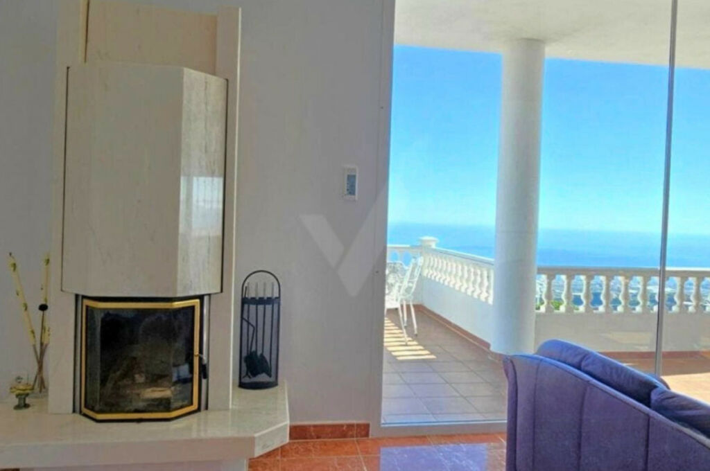 Detached Villa Sayalonga Málaga - image 12