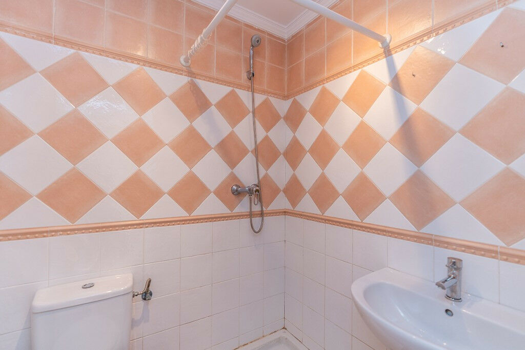 Middle Floor Apartment Elviria Málaga - image 12