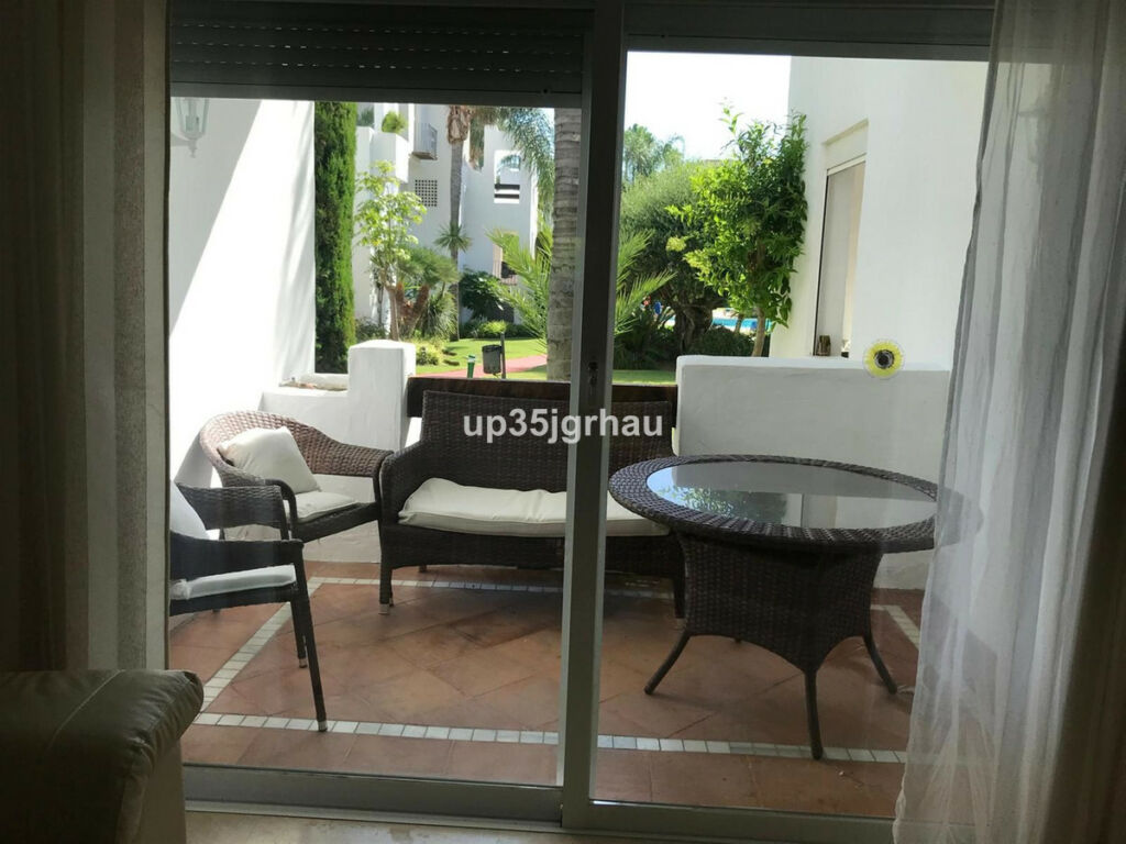 Middle Floor Apartment Estepona Málaga - image 15