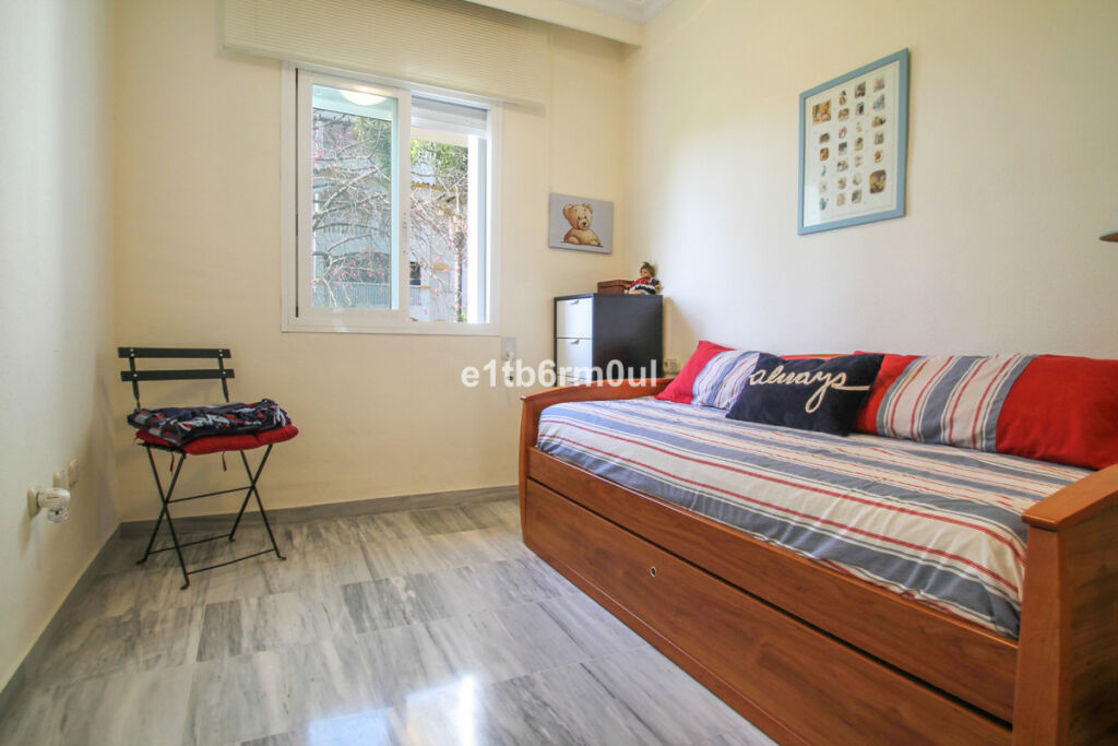 Middle Floor Apartment The Golden Mile Málaga - image 12