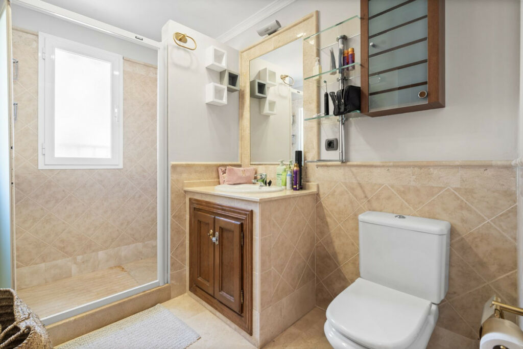Detached Villa Nueva Andalucía Málaga - image 12