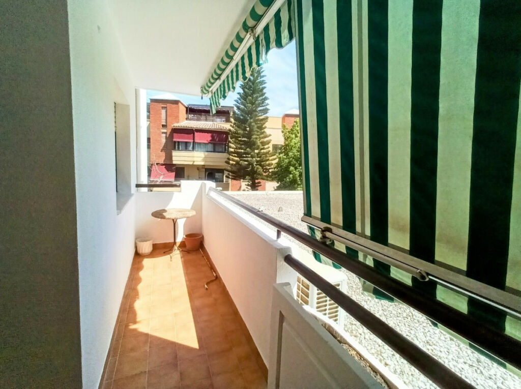 Ground Floor Apartment La Carihuela Málaga - image 12