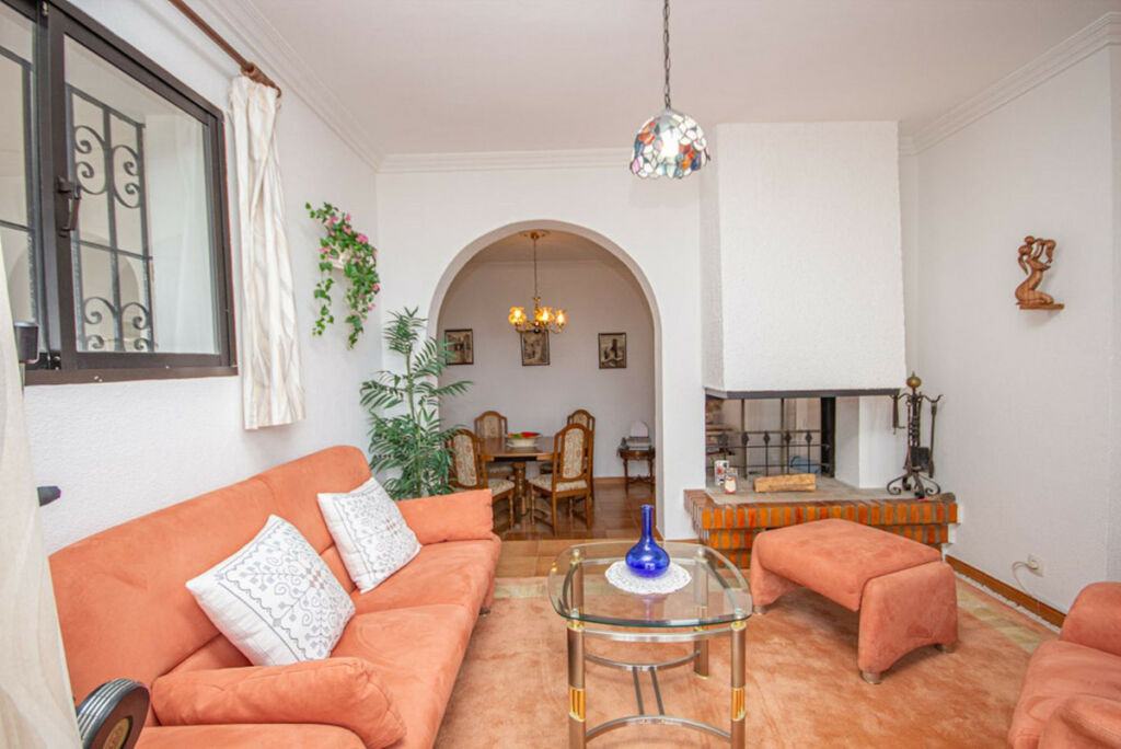 Detached Villa Estepona Málaga - image 12