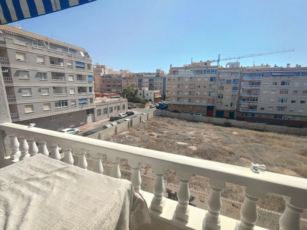 Middle Floor Apartment Torrevieja Alicante - image 12