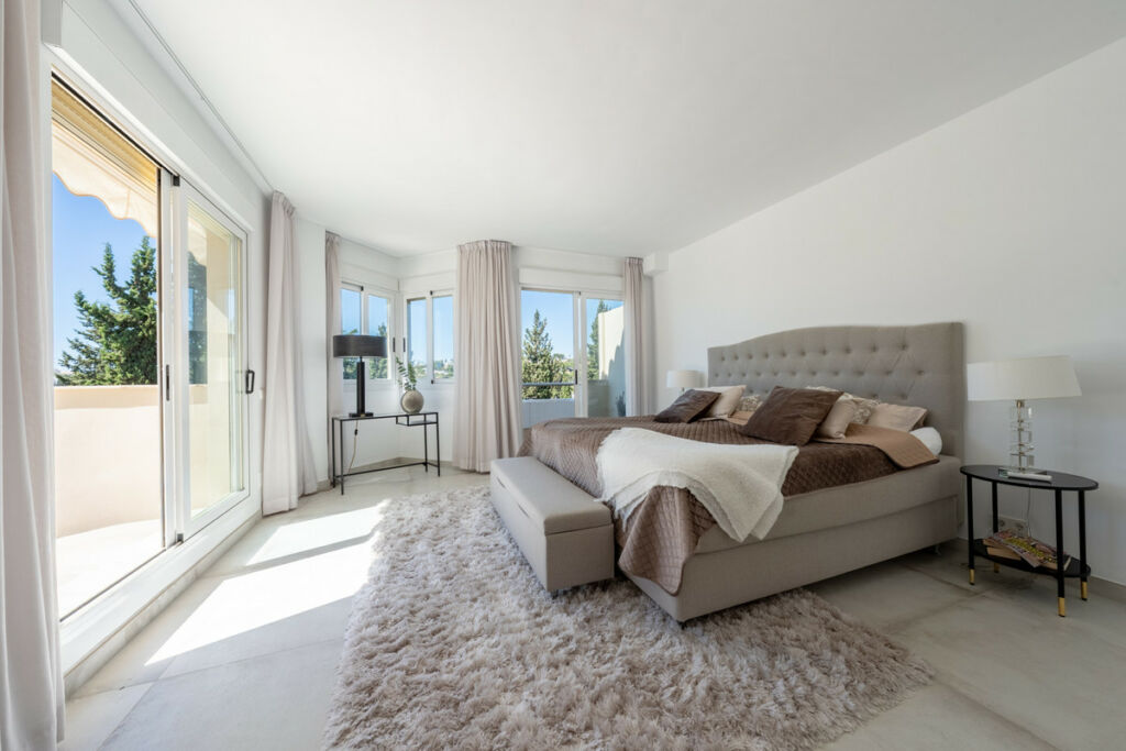Penthouse Duplex Nueva Andalucía Málaga - image 12