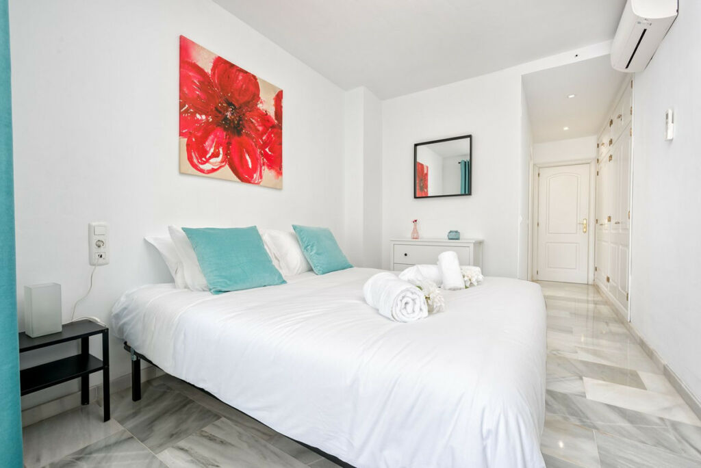 Middle Floor Apartment Calahonda Málaga - image 12