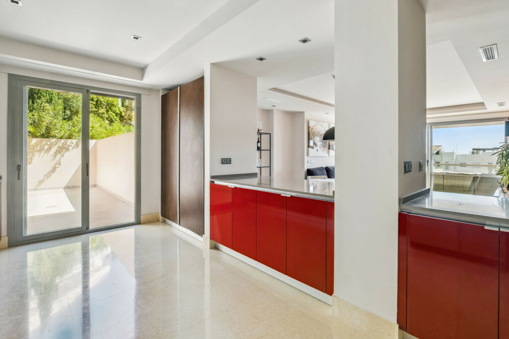 Middle Floor Apartment Benahavís Málaga - image 12