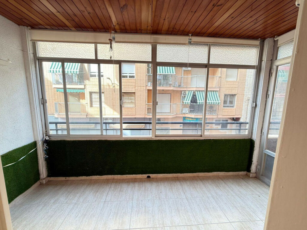 Middle Floor Apartment Torrevieja Alicante - image 12