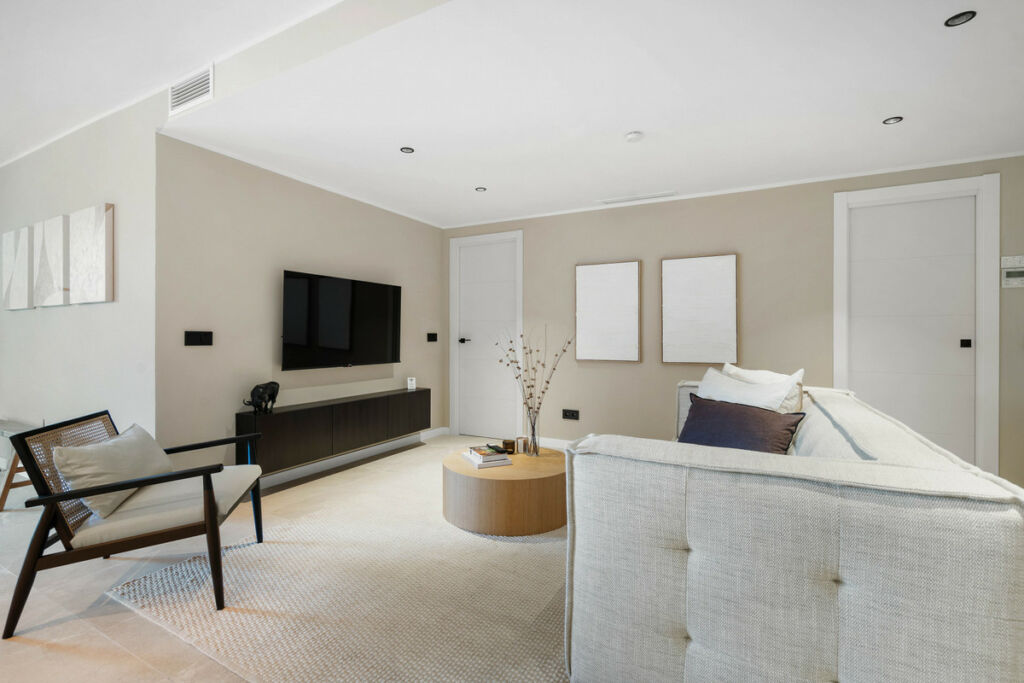 Middle Floor Apartment Nueva Andalucía Málaga - image 12