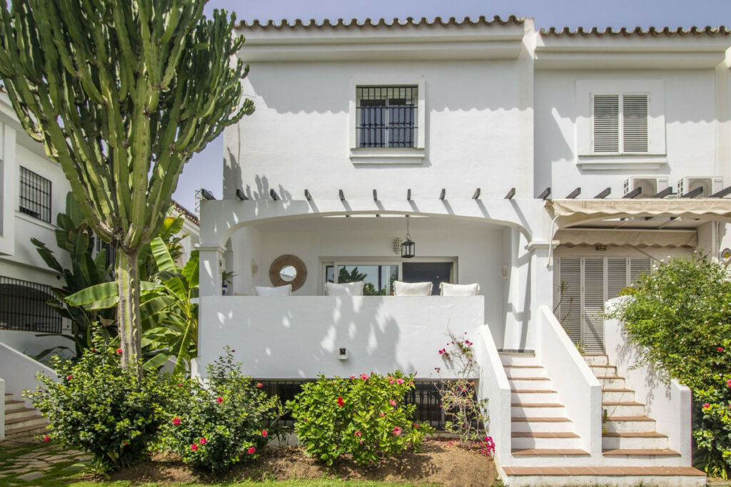 Townhouse Nueva Andalucía Málaga - image 12
