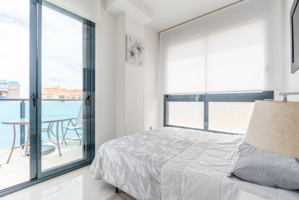Middle Floor Apartment Torrevieja Alicante - image 12