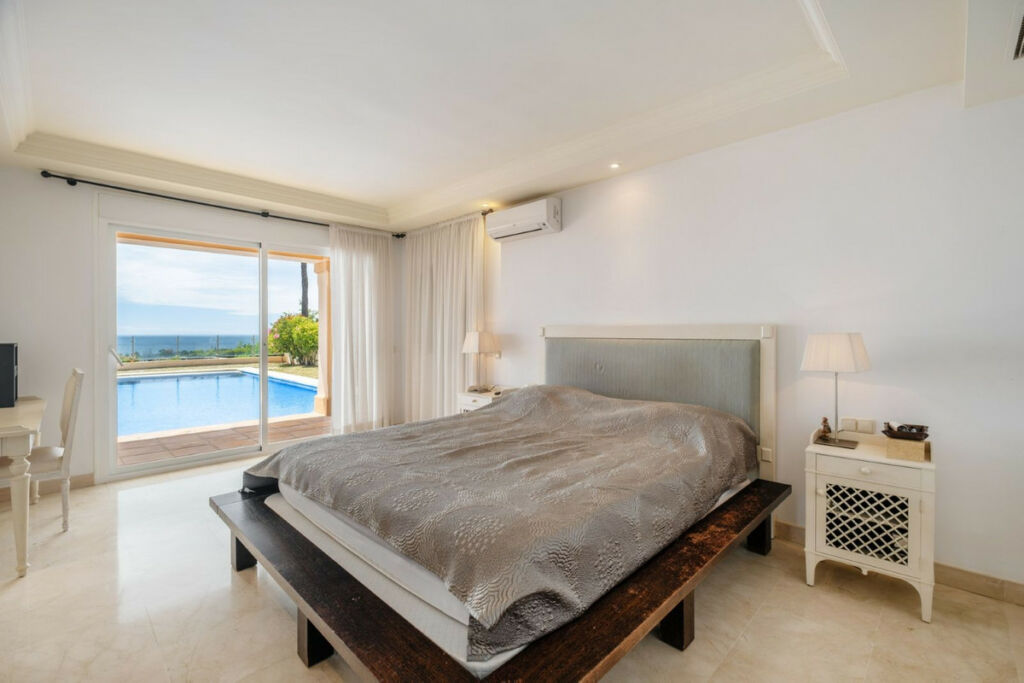 Detached Villa Elviria Málaga - image 12