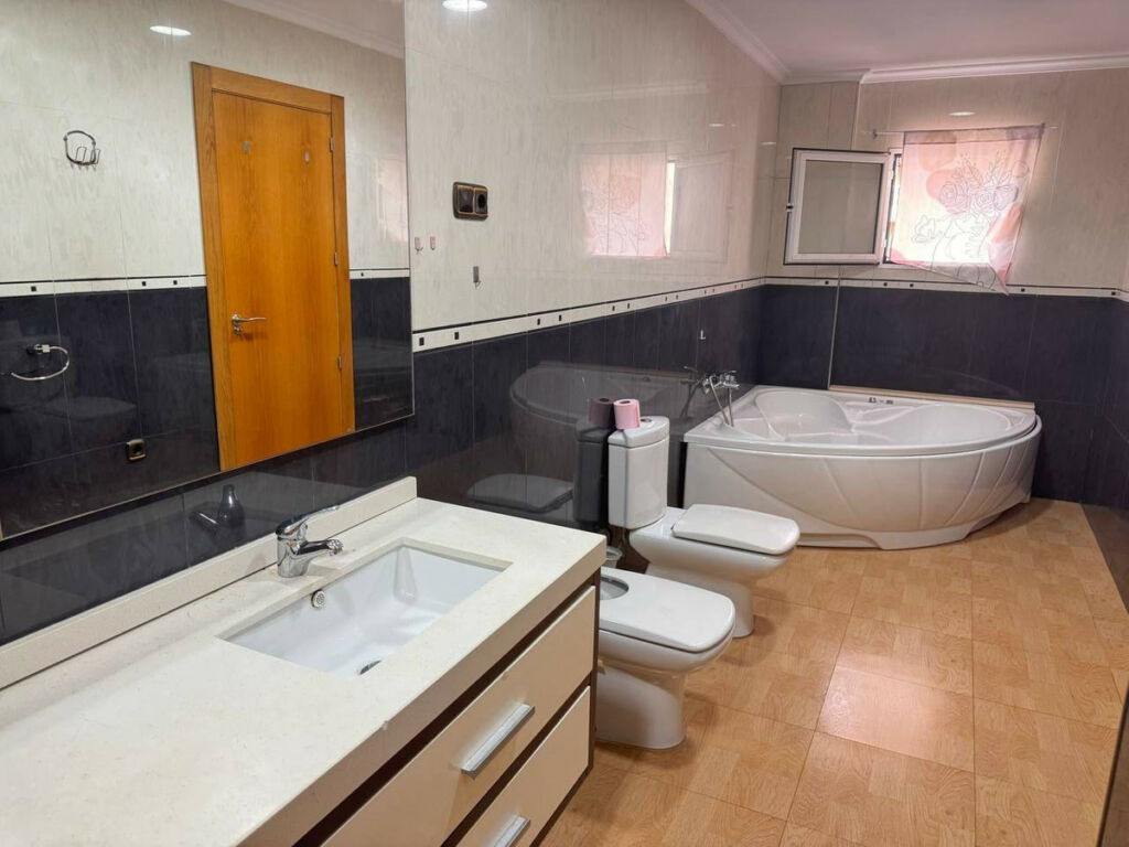 Middle Floor Apartment Torrevieja Alicante - image 12