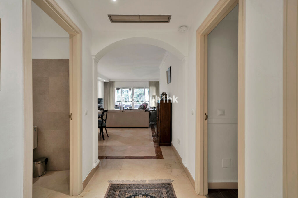 Ground Floor Apartment Nagüeles Málaga - image 11