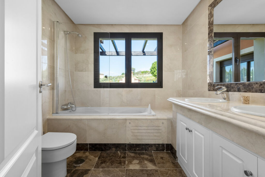 Semi-Detached House Estepona Málaga - image 12