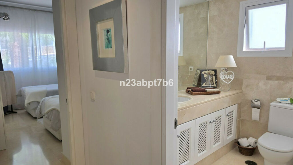 Middle Floor Apartment Nueva Andalucía Málaga - image 12