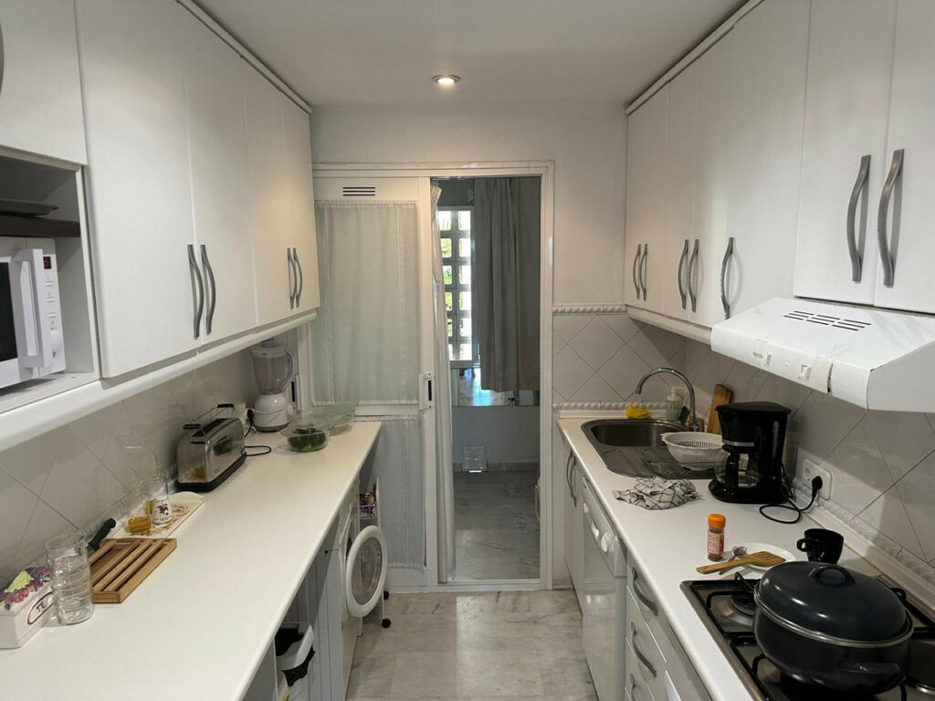 Middle Floor Apartment Guadalmina Baja Málaga - image 12