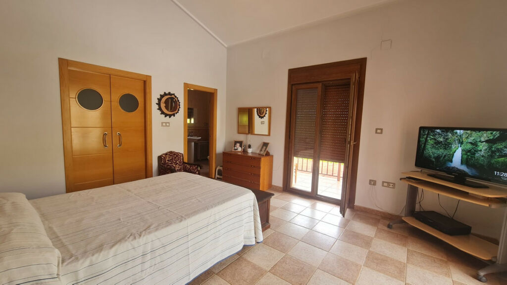 Detached Villa Petrer Alicante - image 17