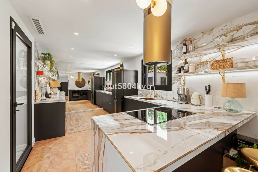 Detached Villa Nueva Andalucía Málaga - image 12