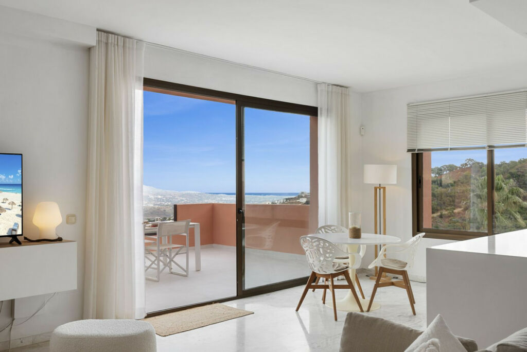 Middle Floor Apartment La Mairena Málaga - image 11