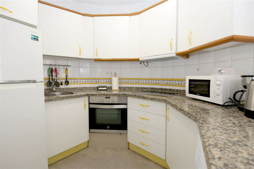 Middle Floor Apartment Estepona Málaga - image 12
