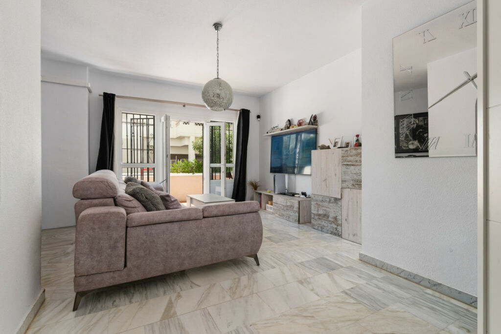 Ground Floor Apartment La Campana Málaga - image 12