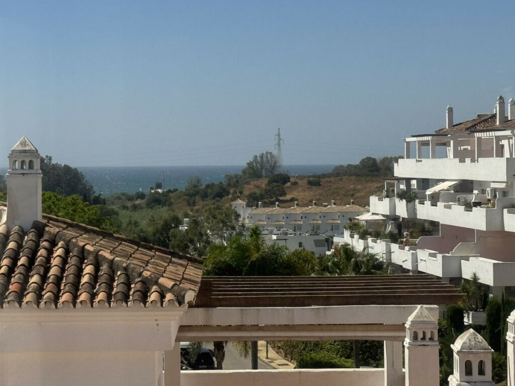 Middle Floor Apartment Selwo Málaga - image 8