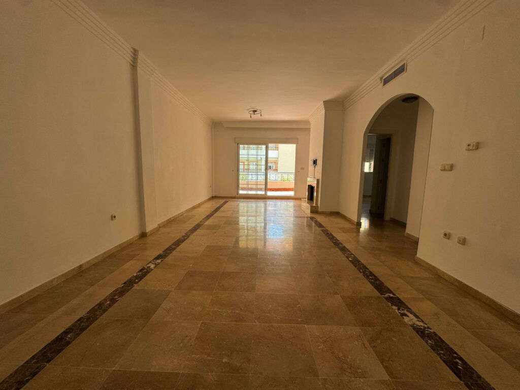 Middle Floor Apartment Las Brisas Málaga - image 12