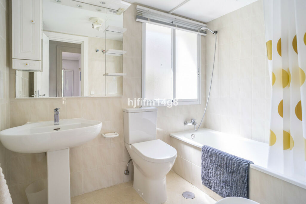 Middle Floor Apartment Benahavís Málaga - image 13
