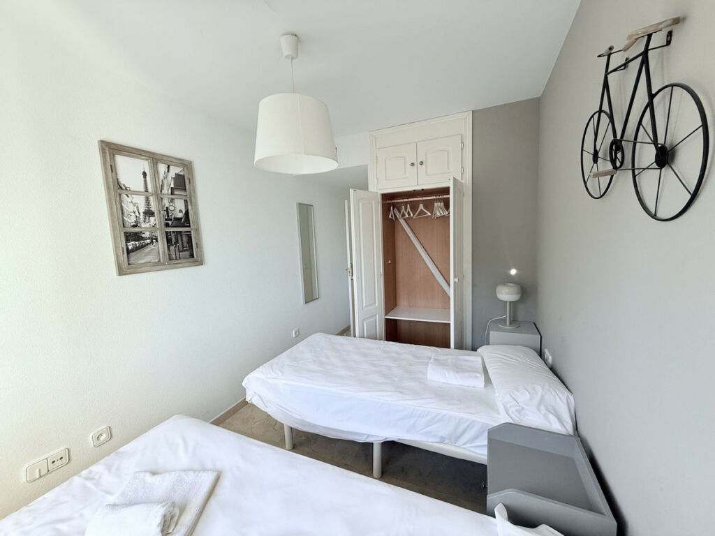 Middle Floor Apartment La Duquesa Málaga - image 13