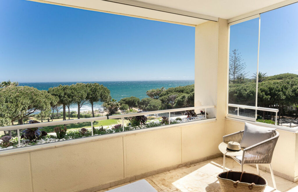 Middle Floor Apartment Cabopino Málaga - image 13