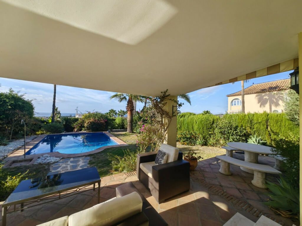Detached Villa Estepona Málaga - image 13