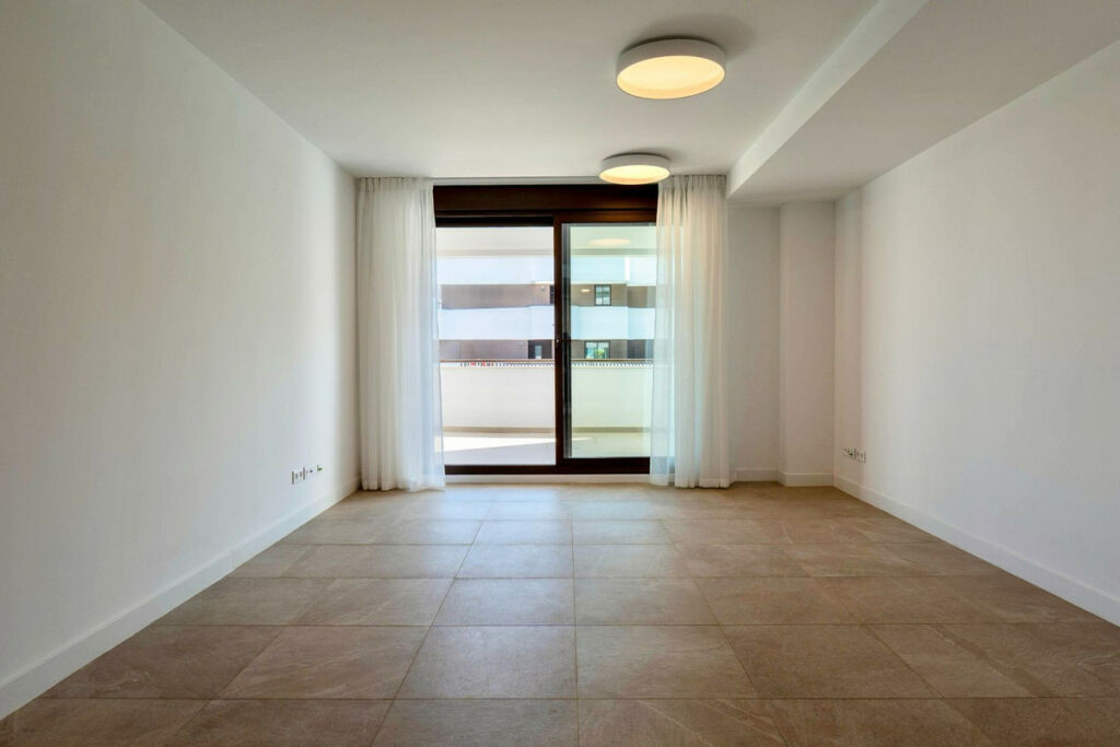 Middle Floor Apartment Estepona Málaga - image 13
