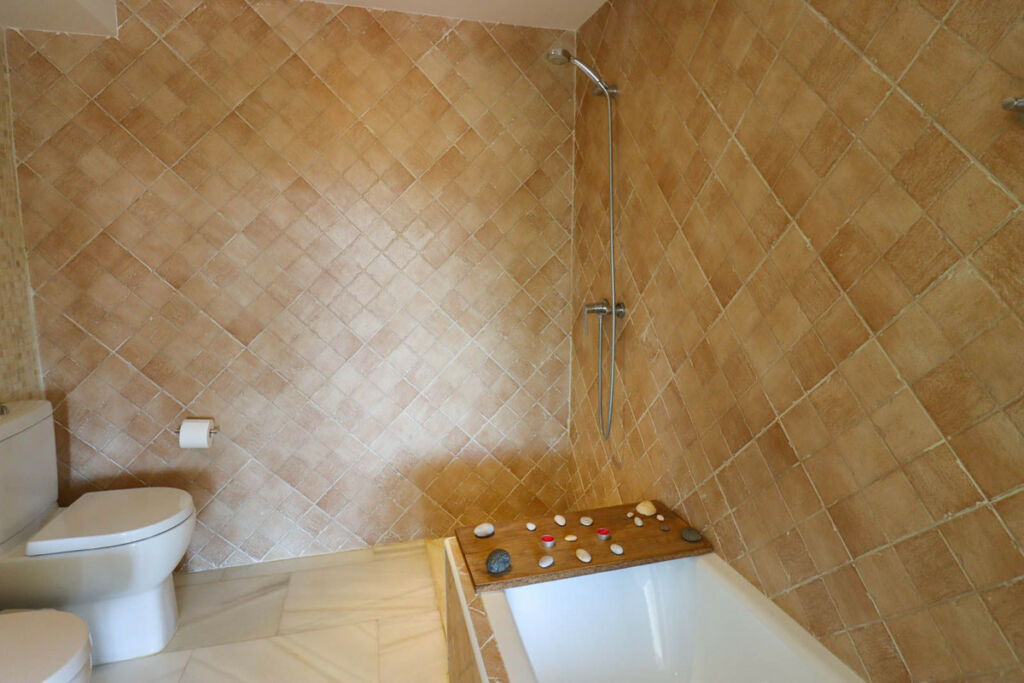 Middle Floor Apartment Nueva Andalucía Málaga - image 13