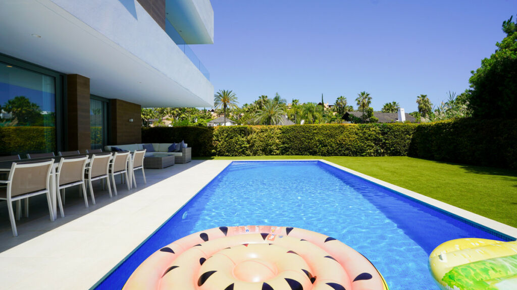 Detached Villa El Paraiso Málaga - image 13