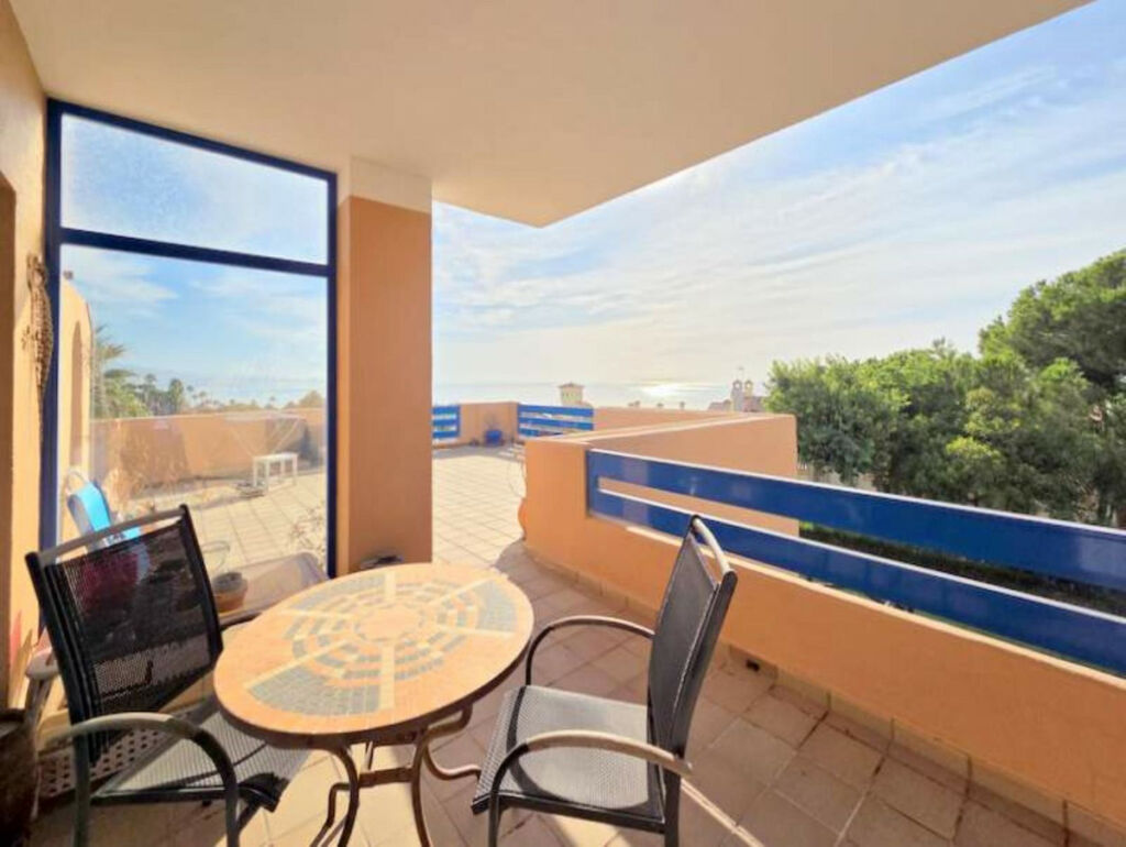 Middle Floor Apartment La Duquesa Málaga - image 13