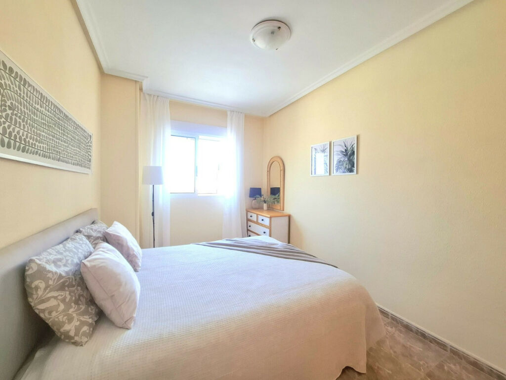 Middle Floor Apartment Torrevieja Alicante - image 13