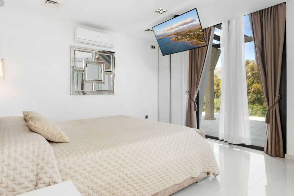Detached Villa Nueva Andalucía Málaga - image 13