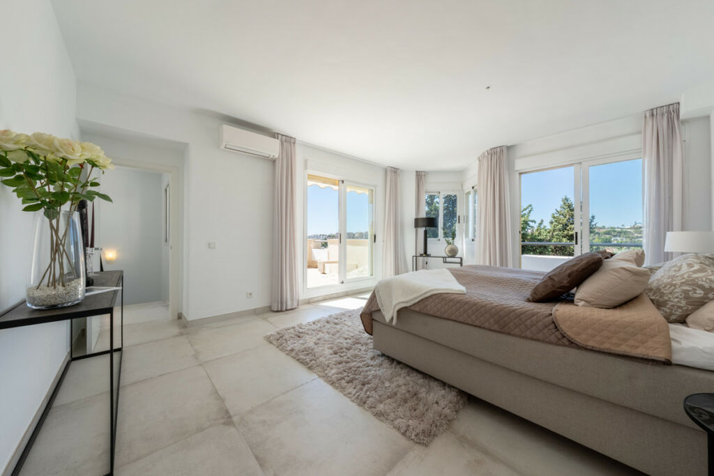 Penthouse Duplex Nueva Andalucía Málaga - image 13