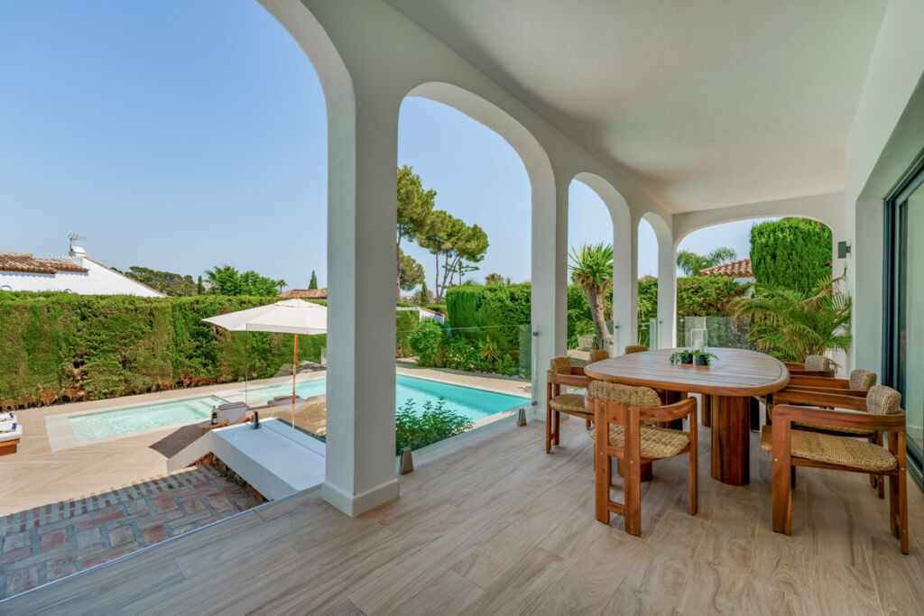 Detached Villa Nueva Andalucía Málaga - image 13
